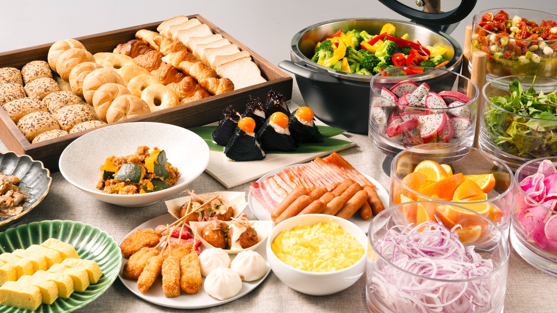 【朝食】70種類以上の多彩な料理