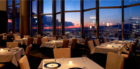 A restaurant where you can enjoy the night view from 120m above the ground