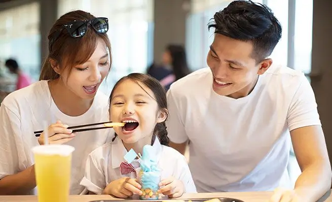 ファミリーで過ごす記念日イメージ