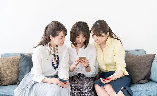 グループで過ごす記念日イメージ